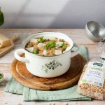 Zuppa di farro alla ligure con pesto e parmigiano